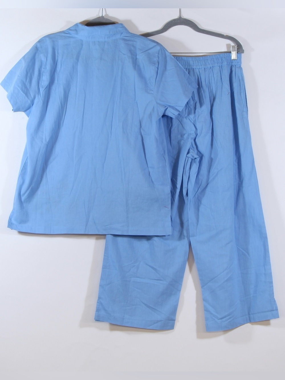 Metropolitan Women's Blue Chambray 2-piece Short Sleeve Shirt and Capri Set NWOT - Picture 8 of 10
